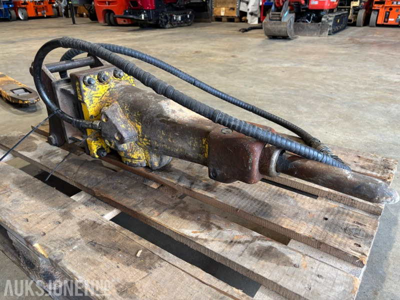 2015 Atlas Copco Meiselhammer S30. SB102 - Attachment for Construction machinery: picture 1 2015 Atlas Copco Meiselhammer S30. SB102 - Attachment for Construction machinery: picture 1
