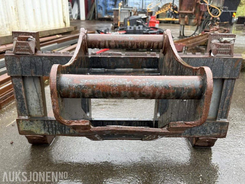 2015 Engcon GH1000 Pallegaffel S50 feste - Maks 2900kg - Attachment for Construction machinery: picture 5 2015 Engcon GH1000 Pallegaffel S50 feste - Maks 2900kg - Attachment for Construction machinery: picture 5