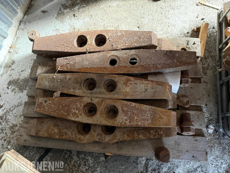 8 stk M60 steintenner + 4 bolter - Attachment for Construction machinery: picture 2 8 stk M60 steintenner + 4 bolter - Attachment for Construction machinery: picture 2