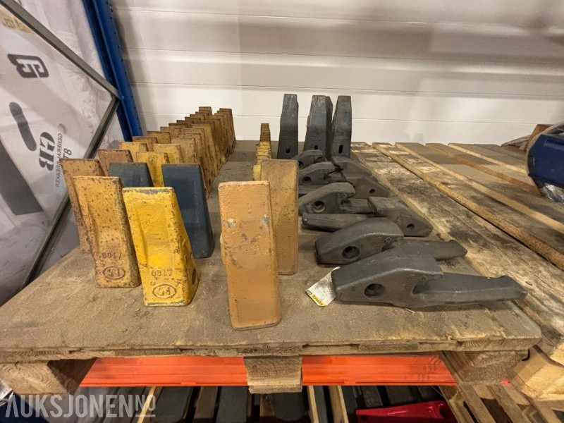 Assorterte påstikktenner og holdere. Ny / ubrukt - Attachment for Construction machinery: picture 2 Assorterte påstikktenner og holdere. Ny / ubrukt - Attachment for Construction machinery: picture 2