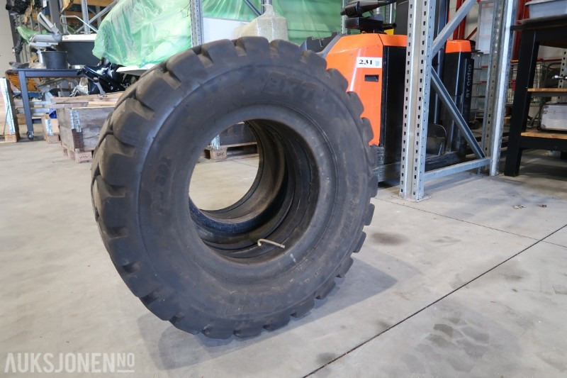BKT Truckdekk PL801 - 2 stk 300-15 NHS - Attachment for Construction machinery: picture 4 BKT Truckdekk PL801 - 2 stk 300-15 NHS - Attachment for Construction machinery: picture 4