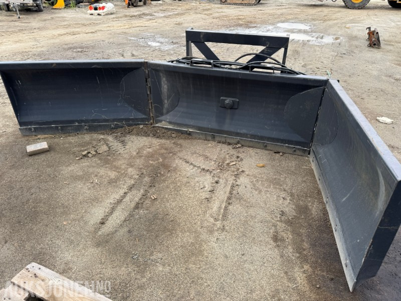 Klappvingeskjær til hjullaster BM feste - Attachment for Construction machinery: picture 1 Klappvingeskjær til hjullaster BM feste - Attachment for Construction machinery: picture 1