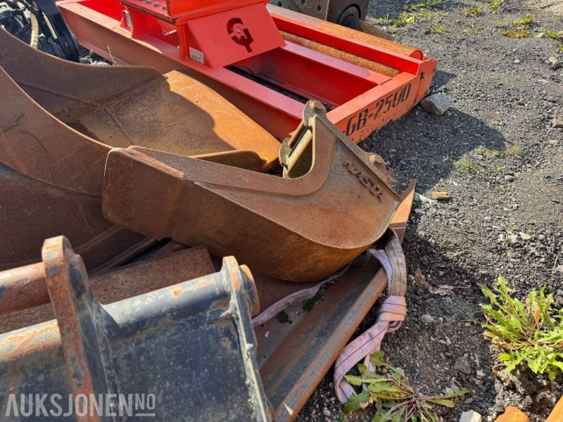 Nasta Smalskuff – 80 Liter, 340 mm, S40 Feste - Attachment for Construction machinery: picture 1 Nasta Smalskuff – 80 Liter, 340 mm, S40 Feste - Attachment for Construction machinery: picture 1
