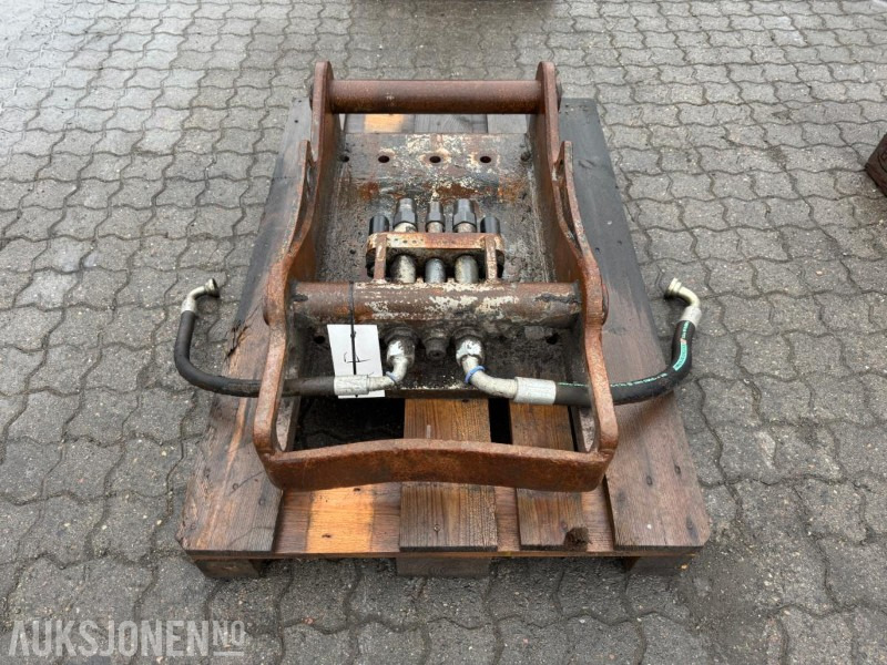 S70 feste med OilQuick - Attachment for Construction machinery: picture 4 S70 feste med OilQuick - Attachment for Construction machinery: picture 4