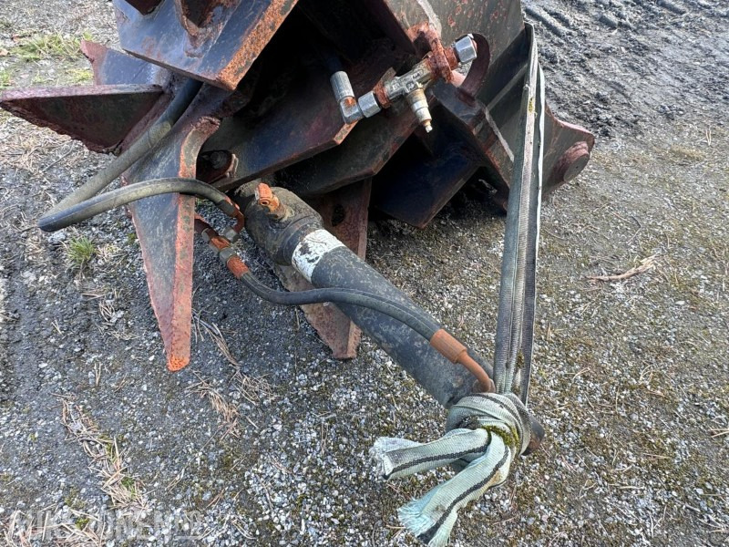 S70 feste med tilt sylindere - stått på pusskuffe - Attachment for Construction machinery: picture 5 S70 feste med tilt sylindere - stått på pusskuffe - Attachment for Construction machinery: picture 5