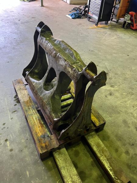 Volvo hurtigfeste med bolter og sylindere – passer L70 – L120 - Attachment for Construction machinery: picture 3 Volvo hurtigfeste med bolter og sylindere – passer L70 – L120 - Attachment for Construction machinery: picture 3