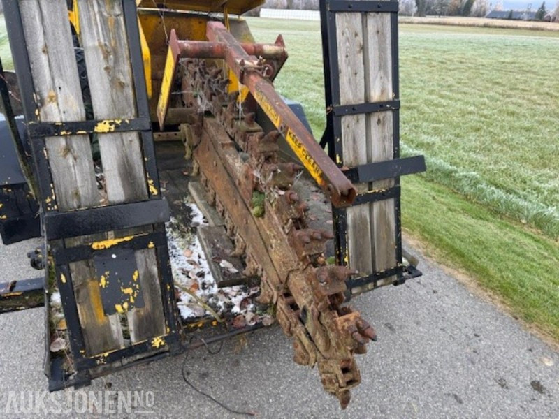 DH45 Trencher med vibrofunksjon bak og maskintralle - Construction equipment: picture 2 DH45 Trencher med vibrofunksjon bak og maskintralle - Construction equipment: picture 2