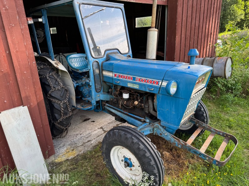 DØDSBO FRA SMÅBRUK MED 1970 FORD 3000, MASSE UTSTYR OG VERKSTEDSUTSTYR - Farm tractor: picture 2 DØDSBO FRA SMÅBRUK MED 1970 FORD 3000, MASSE UTSTYR OG VERKSTEDSUTSTYR - Farm tractor: picture 2