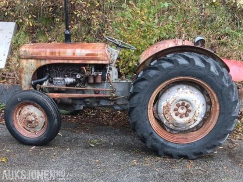 Ferguson TEF 1954 Gråtass - Farm tractor: picture 1 Ferguson TEF 1954 Gråtass - Farm tractor: picture 1