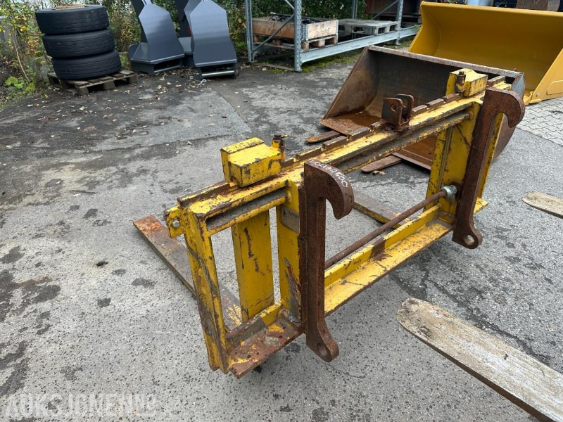 Gjerstad, Volvo Store BM Pallegaffel, Passer L-50 til L-120 - Construction equipment: picture 2 Gjerstad, Volvo Store BM Pallegaffel, Passer L-50 til L-120 - Construction equipment: picture 2