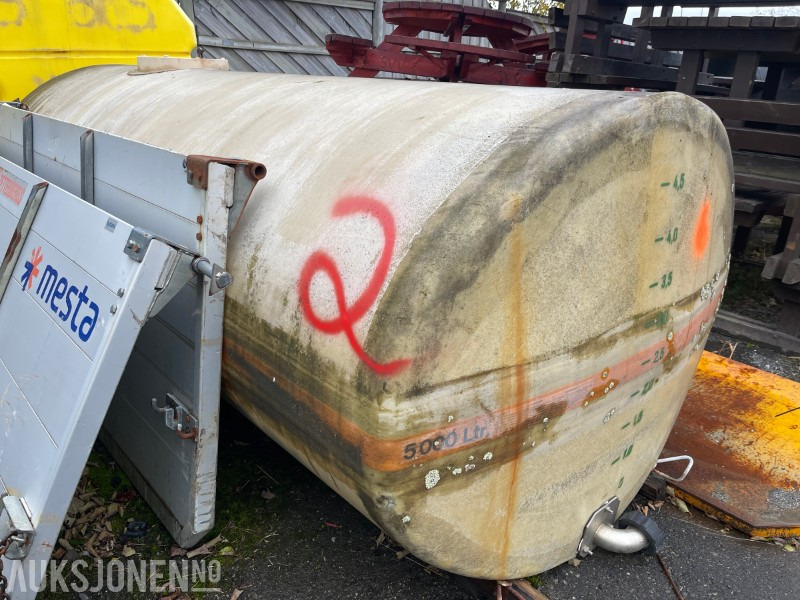 Glassfibertank 5000 Liter - Construction equipment: picture 3 Glassfibertank 5000 Liter - Construction equipment: picture 3