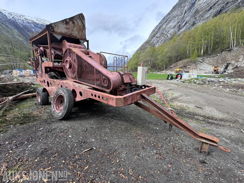 Hengermontert Steinknuser - 20/40 knuser - 230V - 22kW - Styreskap med softstart - Fungerer - Crusher: picture 3 Hengermontert Steinknuser - 20/40 knuser - 230V - 22kW - Styreskap med softstart - Fungerer - Crusher: picture 3