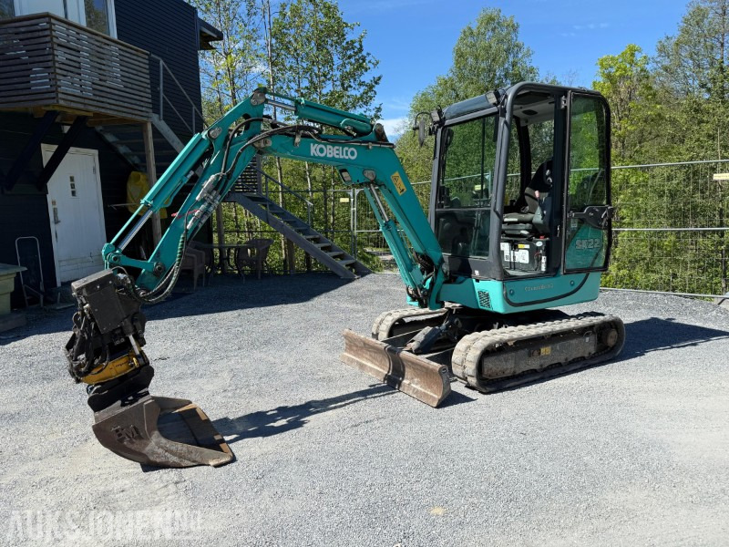 Kobelco SK22 minigraver, Engcon Tiltrotator, pigghammer, 2 skuffer, lys - Excavator: picture 1 Kobelco SK22 minigraver, Engcon Tiltrotator, pigghammer, 2 skuffer, lys - Excavator: picture 1