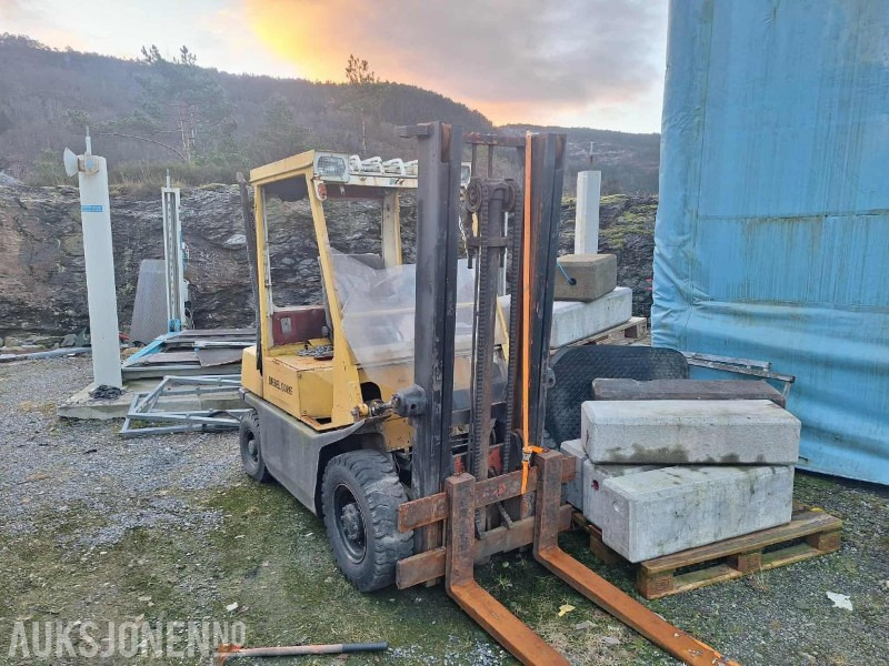 1977 Datsun Truck - Diesel - Material handling equipment: picture 1 1977 Datsun Truck - Diesel - Material handling equipment: picture 1
