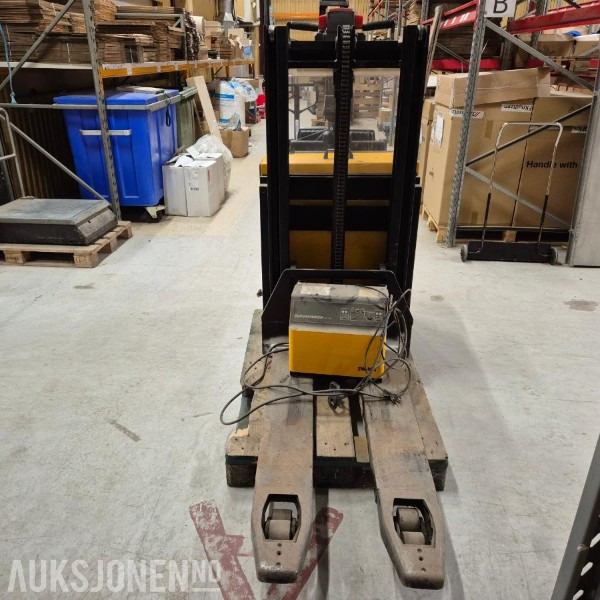 1995 Jungheinrich ERD20 - Material handling equipment: picture 1 1995 Jungheinrich ERD20 - Material handling equipment: picture 1
