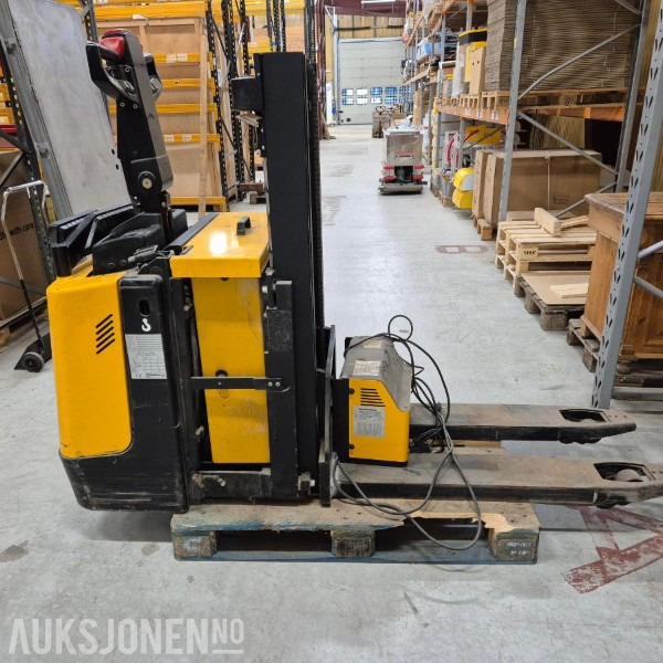 1995 Jungheinrich ERD20 - Material handling equipment: picture 5 1995 Jungheinrich ERD20 - Material handling equipment: picture 5
