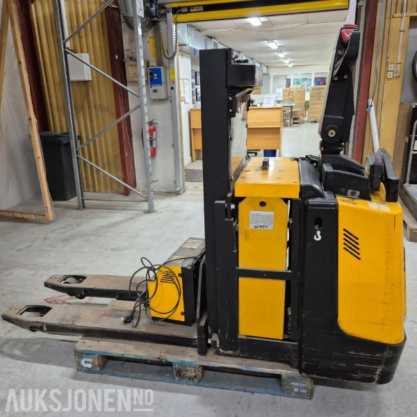 1995 Jungheinrich ERD20 - Material handling equipment: picture 2 1995 Jungheinrich ERD20 - Material handling equipment: picture 2