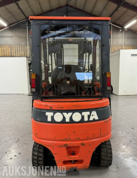 1995 Toyota FBM25 - Material handling equipment: picture 3 1995 Toyota FBM25 - Material handling equipment: picture 3