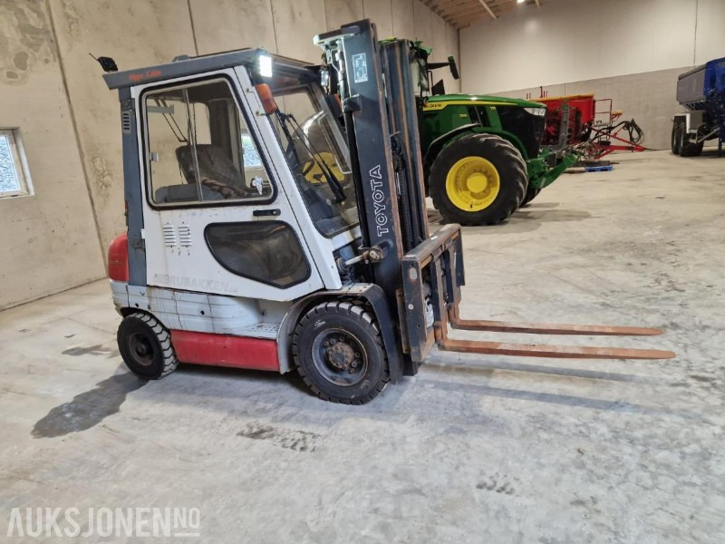 1997 Toyota 6FD25 - Diesel Gaffeltruck - Material handling equipment: picture 3 1997 Toyota 6FD25 - Diesel Gaffeltruck - Material handling equipment: picture 3