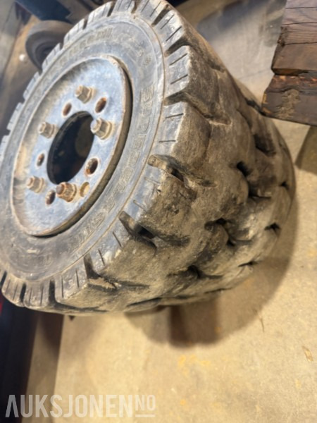 2000 Andre Super Elastic truckdekk – 4 stk - Material handling equipment: picture 2 2000 Andre Super Elastic truckdekk – 4 stk - Material handling equipment: picture 2