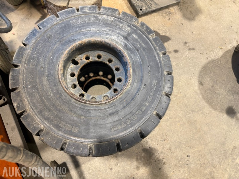 2000 Andre Super Elastic truckdekk – 4 stk - Material handling equipment: picture 3 2000 Andre Super Elastic truckdekk – 4 stk - Material handling equipment: picture 3