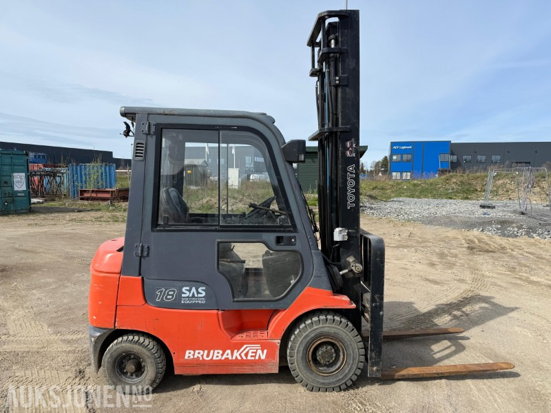 2004 Toyota 02-7FDF18 DIESELTRUCK, 1750KG, LUKKET HYTTE, SIDESHIFT, SPREDERE - Material handling equipment: picture 4 2004 Toyota 02-7FDF18 DIESELTRUCK, 1750KG, LUKKET HYTTE, SIDESHIFT, SPREDERE - Material handling equipment: picture 4
