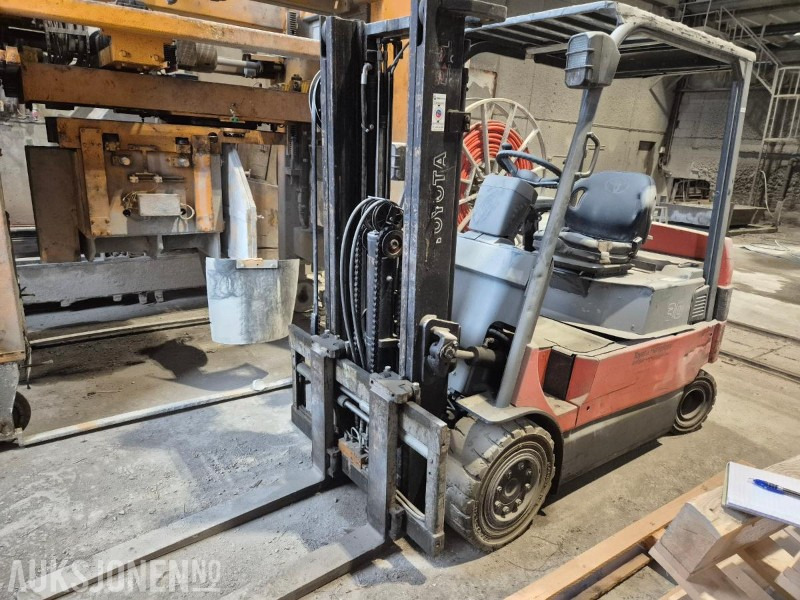 2004 Toyota 7FBMF30, elektrisk gaffeltruck, repobjekt - Material handling equipment: picture 1 2004 Toyota 7FBMF30, elektrisk gaffeltruck, repobjekt - Material handling equipment: picture 1