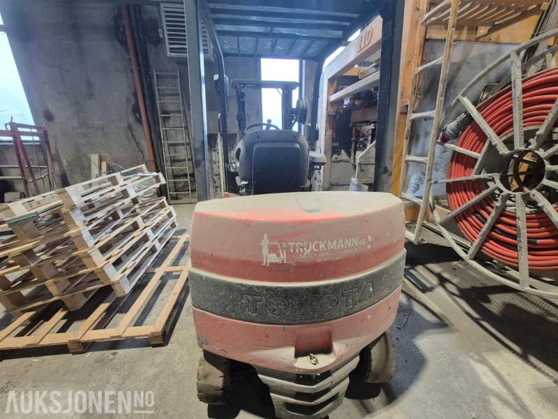 2004 Toyota 7FBMF30, elektrisk gaffeltruck, repobjekt - Material handling equipment: picture 4 2004 Toyota 7FBMF30, elektrisk gaffeltruck, repobjekt - Material handling equipment: picture 4