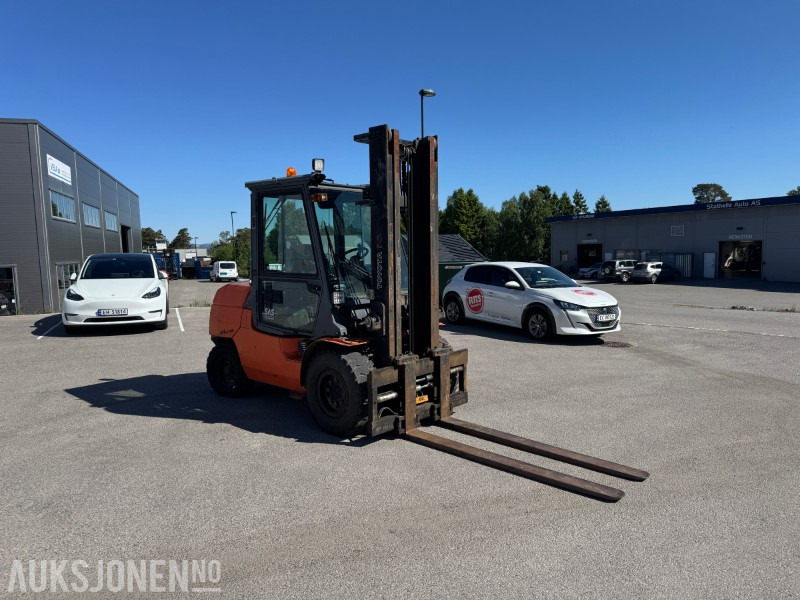 2008 Toyota 02-7FD45 Motvektstruck - Gaffeltruck - Material handling equipment: picture 4 2008 Toyota 02-7FD45 Motvektstruck - Gaffeltruck - Material handling equipment: picture 4