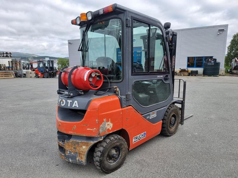 2010 Toyota 2010 Toyota 02-8FGF25 - 2,5 tonns propantruck - 4,7 m løftehøyde - Material handling equipment: picture 3 2010 Toyota 2010 Toyota 02-8FGF25 - 2,5 tonns propantruck - 4,7 m løftehøyde - Material handling equipment: picture 3