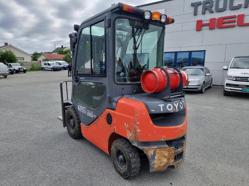 2010 Toyota 2010 Toyota 02-8FGF25 - 2,5 tonns propantruck - 4,7 m løftehøyde - Material handling equipment: picture 4 2010 Toyota 2010 Toyota 02-8FGF25 - 2,5 tonns propantruck - 4,7 m løftehøyde - Material handling equipment: picture 4