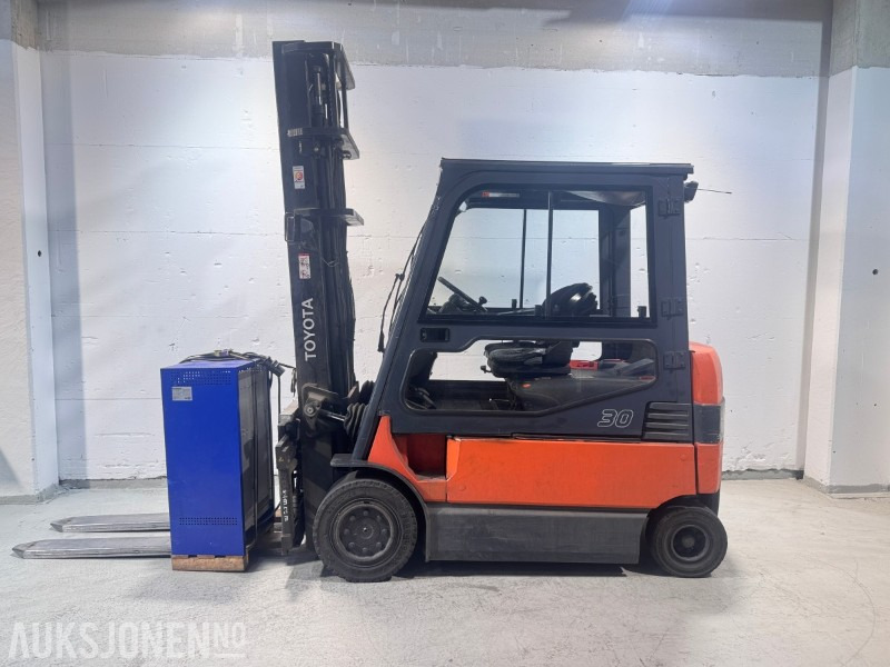 2012 Toyota 7FBMF30 Elektrisk Gaffeltruck - Material handling equipment: picture 3 2012 Toyota 7FBMF30 Elektrisk Gaffeltruck - Material handling equipment: picture 3