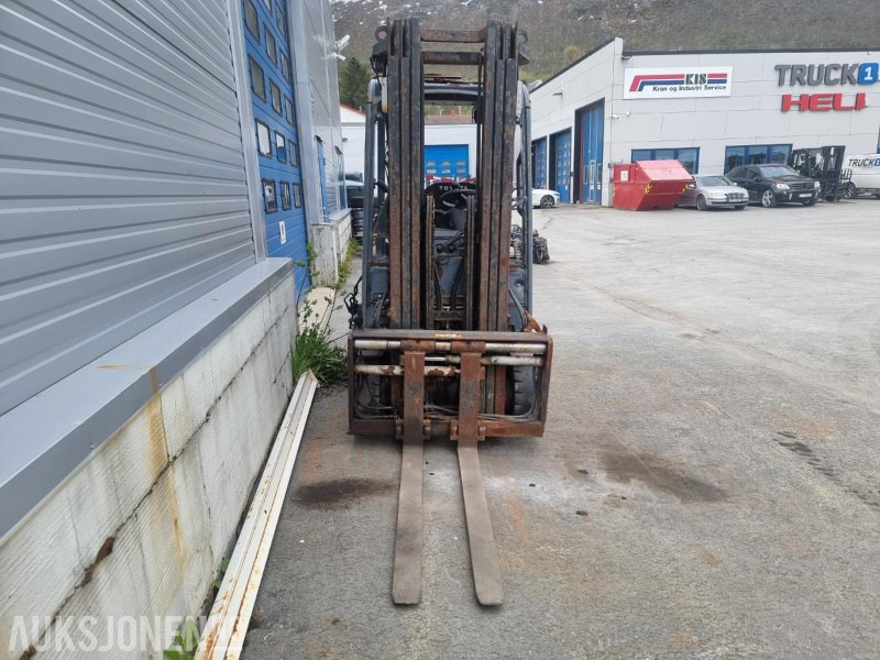 2015 Toyota 8FBEKT18 - Material handling equipment: picture 3 2015 Toyota 8FBEKT18 - Material handling equipment: picture 3