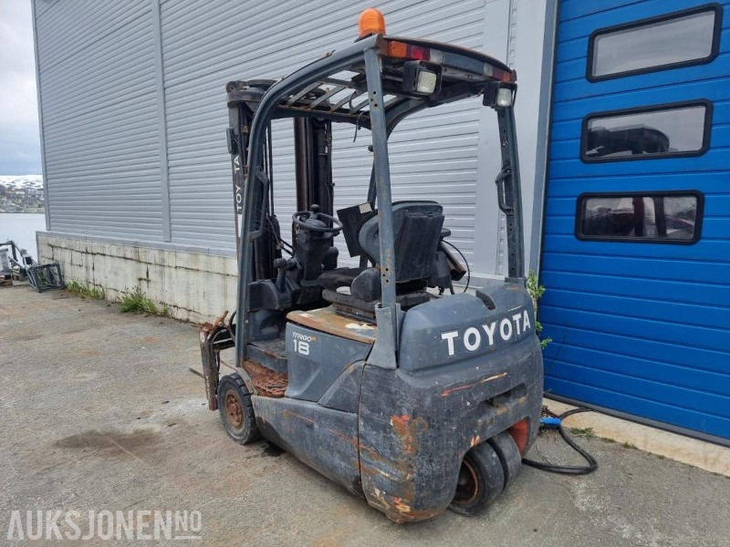 2015 Toyota 8FBEKT18 - Material handling equipment: picture 4 2015 Toyota 8FBEKT18 - Material handling equipment: picture 4