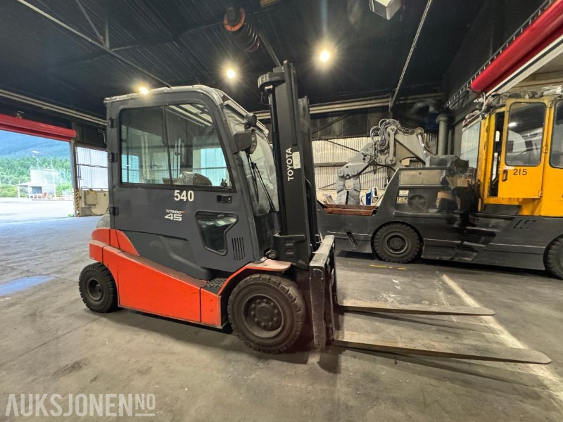 2016 Toyota 8FBMT45 – Elektrisk truck - Timer: 3371 - Material handling equipment: picture 5 2016 Toyota 8FBMT45 – Elektrisk truck - Timer: 3371 - Material handling equipment: picture 5