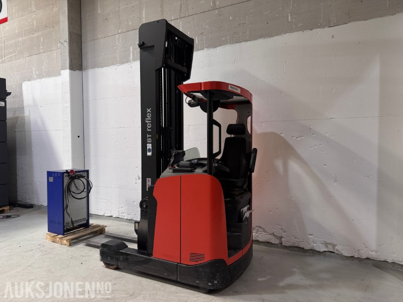 2017 Toyota RRE140HE Skyvemast Truck - 1400 KG - Material handling equipment: picture 3 2017 Toyota RRE140HE Skyvemast Truck - 1400 KG - Material handling equipment: picture 3