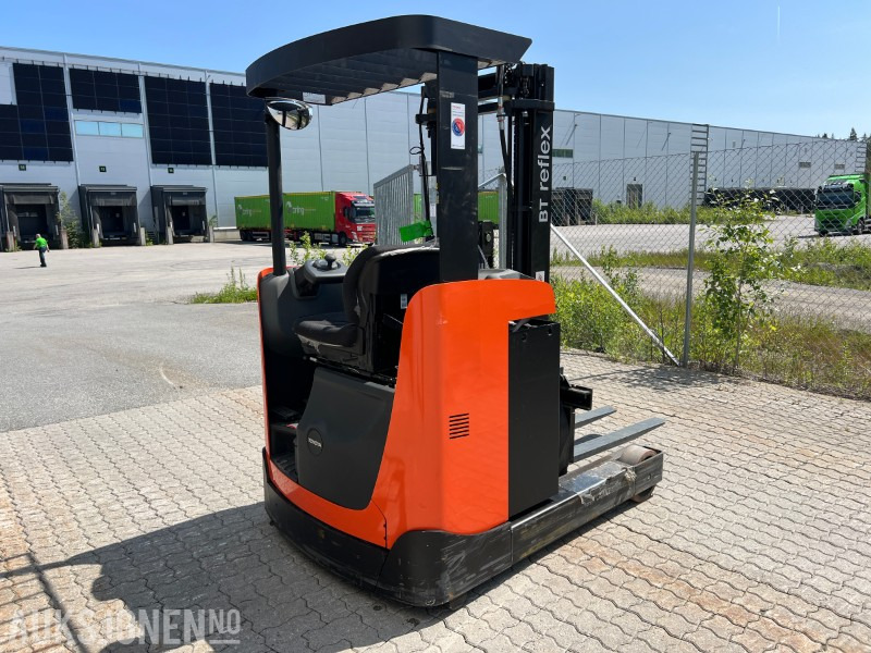 Skyvemasstruck BT RRE140 B m/lader - Material handling equipment: picture 3 Skyvemasstruck BT RRE140 B m/lader - Material handling equipment: picture 3