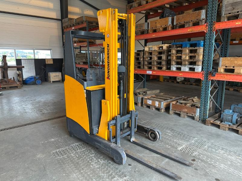 Skyvemasttruck - Jungheinrich - ETV112 - Material handling equipment: picture 1 Skyvemasttruck - Jungheinrich - ETV112 - Material handling equipment: picture 1
