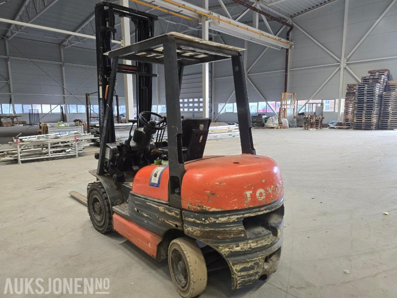 Toyota 02-6fdf25 gaffeltruck - Material handling equipment: picture 3 Toyota 02-6fdf25 gaffeltruck - Material handling equipment: picture 3