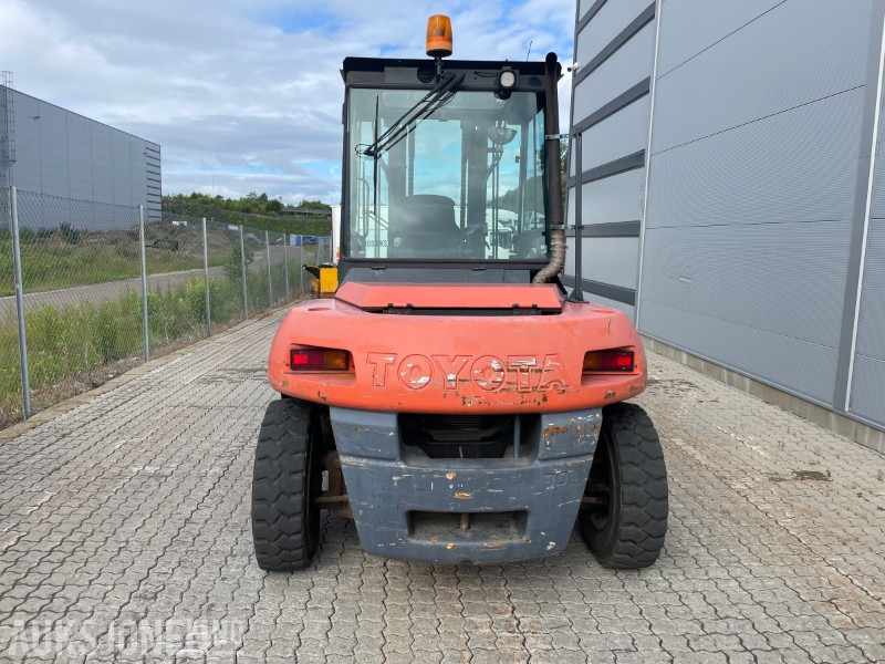 Toyota Tonero 5FD70 7T - Material handling equipment: picture 3 Toyota Tonero 5FD70 7T - Material handling equipment: picture 3