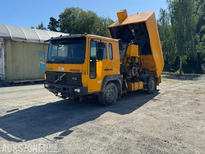 1998 Volvo FL614 feiebil m/ Johnston-Beam S5000 | 135 965 km | 4 638 t | Automat - Municipal/ Special vehicle: picture 1 1998 Volvo FL614 feiebil m/ Johnston-Beam S5000 | 135 965 km | 4 638 t | Automat - Municipal/ Special vehicle: picture 1