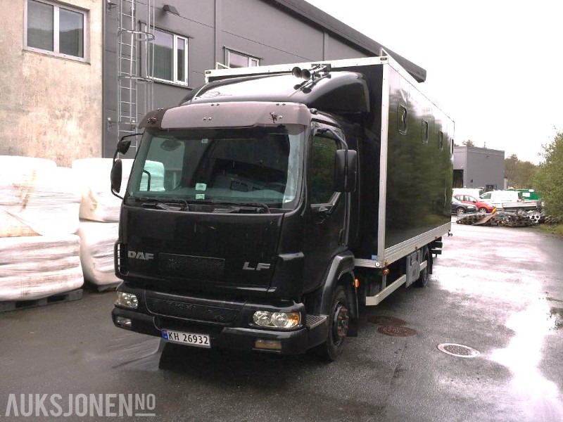 2004 DAF LF 45.220 - Hestebil / Transportbil, 202552km - Municipal/ Special vehicle: picture 1 2004 DAF LF 45.220 - Hestebil / Transportbil, 202552km - Municipal/ Special vehicle: picture 1