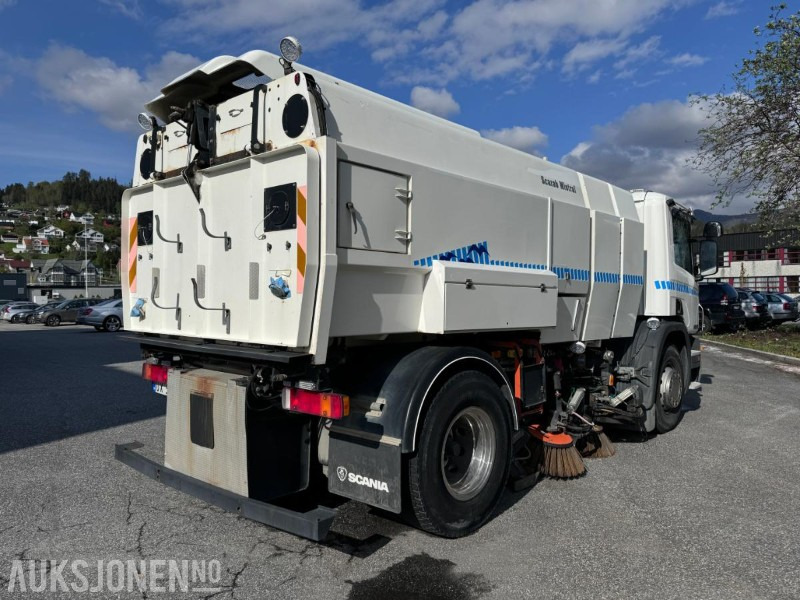2006 Scania P340 DB - 4X2 - HNA Feiebil - Gått kun 99.688 km - Municipal/ Special vehicle: picture 4 2006 Scania P340 DB - 4X2 - HNA Feiebil - Gått kun 99.688 km - Municipal/ Special vehicle: picture 4