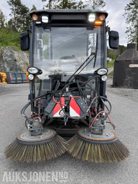 2018 Hako Citymaster 1600 - Vei, gate og gulv feiemaskin - Redskapsbærer med kosteaggregat for gang/vei og børsteaggregat for gulv - Municipal/ Special vehicle: picture 2 2018 Hako Citymaster 1600 - Vei, gate og gulv feiemaskin - Redskapsbærer med kosteaggregat for gang/vei og børsteaggregat for gulv - Municipal/ Special vehicle: picture 2