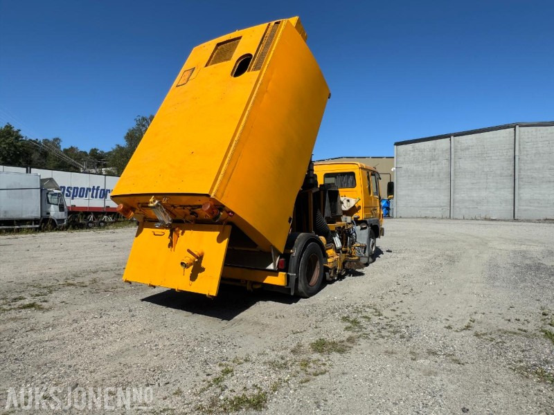 1998 Volvo FL614 feiebil m/ Johnston-Beam S5000 | 135 965 km | 4 638 t | Automat - Truck: picture 4 1998 Volvo FL614 feiebil m/ Johnston-Beam S5000 | 135 965 km | 4 638 t | Automat - Truck: picture 4