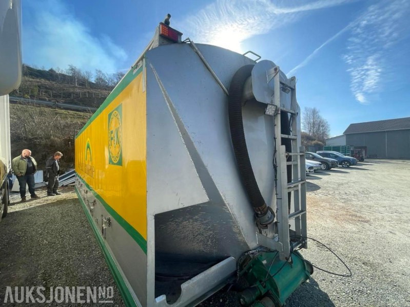 2005 Tank til mel og korn - Bulk-transport - 35 000 liter - Tipp kydraulikk - 7 rom - Kamera - Sluser - Hjelperamme. - Truck: picture 4 2005 Tank til mel og korn - Bulk-transport - 35 000 liter - Tipp kydraulikk - 7 rom - Kamera - Sluser - Hjelperamme. - Truck: picture 4