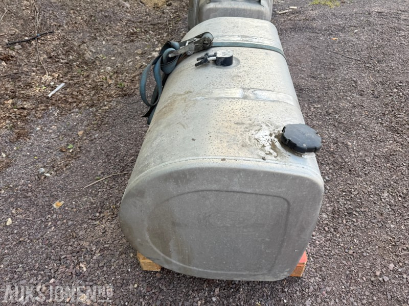 Dieseltank fra Volvo 750 - Truck: picture 3 Dieseltank fra Volvo 750 - Truck: picture 3