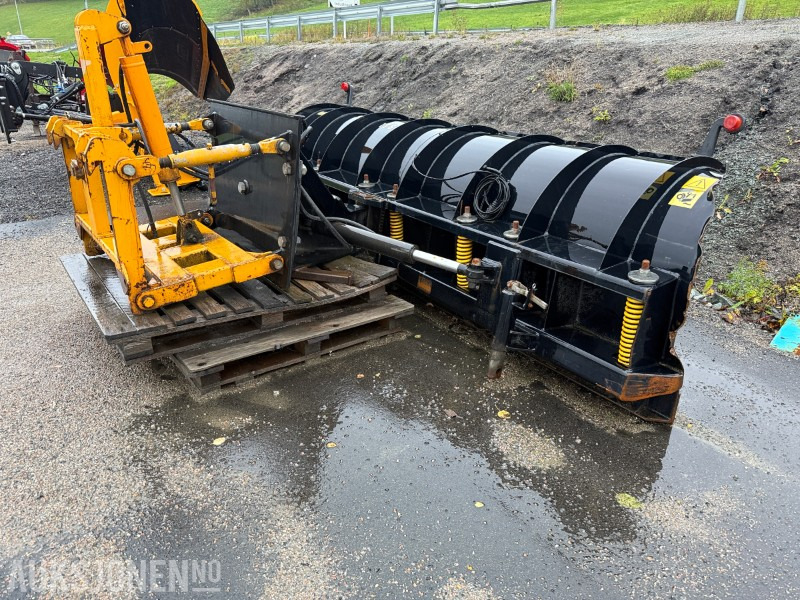 Gradmeko Plog med Markeringslys, Paralellogram og Fjærbelastet slitestål - Truck: picture 3 Gradmeko Plog med Markeringslys, Paralellogram og Fjærbelastet slitestål - Truck: picture 3