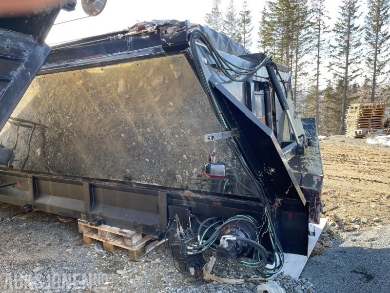Isolert asfalt kasse med bånd, Giljotin og Kapell - Truck: picture 4 Isolert asfalt kasse med bånd, Giljotin og Kapell - Truck: picture 4