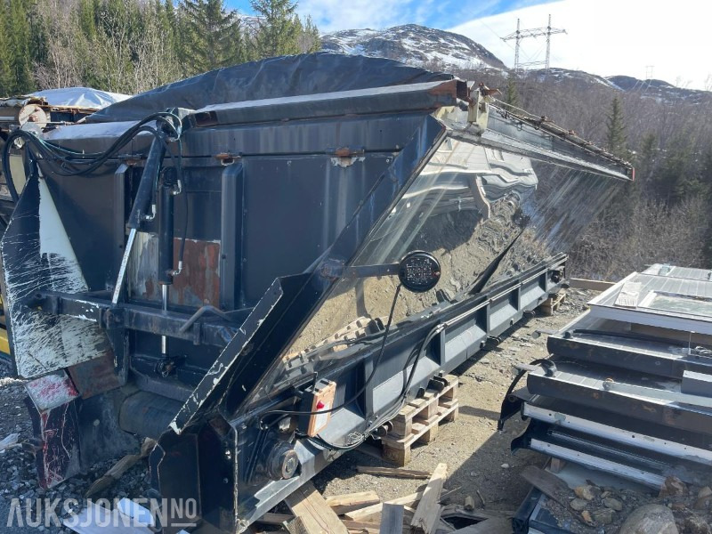 Isolert asfalt kasse med bånd, Giljotin og Kapell - Truck: picture 1 Isolert asfalt kasse med bånd, Giljotin og Kapell - Truck: picture 1